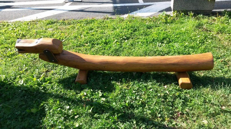 kladina-monkey-s-jezevcik-z-akatu-p50005 Affendackel aus Akazienholz .