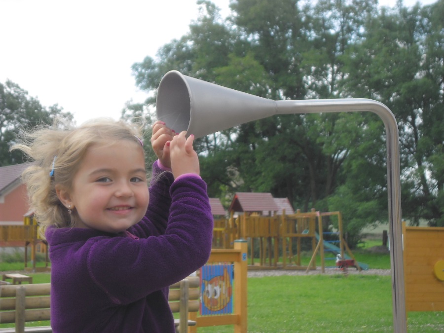 telefon-na-detska-hriste-s-podzemnim-kabelem-6m-p43999 Spielplatztelefon mit 6m Erdkabel.