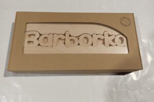 Holzhocker CUBS mit NAME BARBORKA .