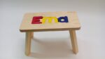 Holzhocker CUBS mit NAME EMA farbig .
