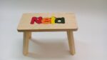 Holzhocker CUBS mit NAME NELA farbig – Bild 2