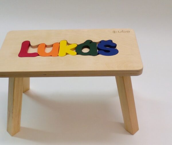 Holzhocker CUBS mit NAME LUKAS farbig .