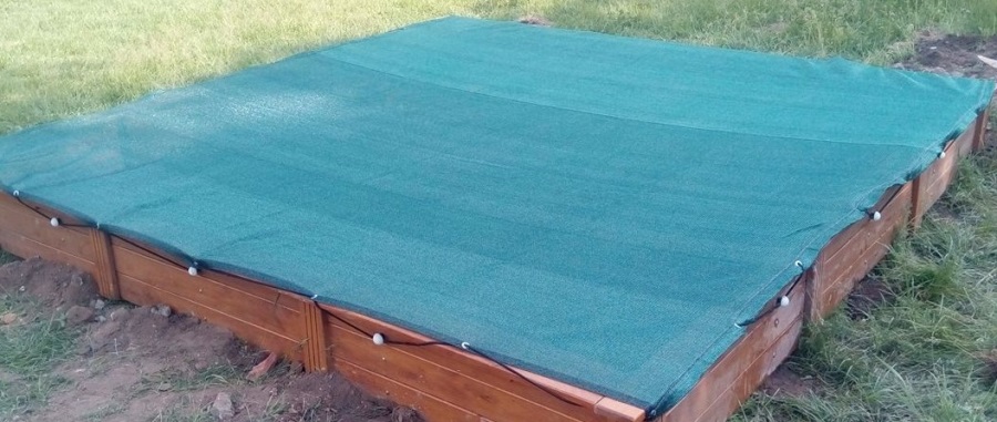 vyprodej-sit-na-osmuhelnikove-piskoviste-raslova-s-gumolanem-6-2x6-2m SALE: Netz für achteckigen Sandkasten - Raschel mit Gummirolle 6