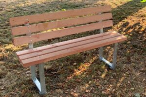 Affenbank mit Rückenlehne - mit Metallkonstruktion Affenbank mit Rückenlehne - mit Metallkonstruktion