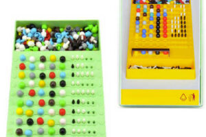 Das Spiel „Logik“ in einer Kunststoffbox