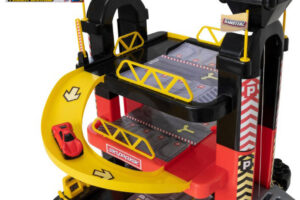 Teamsterz zweistöckige Garage mit Aufzug – Spielset mit 5 Spielzeugautos aus
