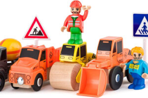 WOODY HOLZ Baumaschinen-Set mit 4 Autos und 2 Figuren – Zubehör für die „