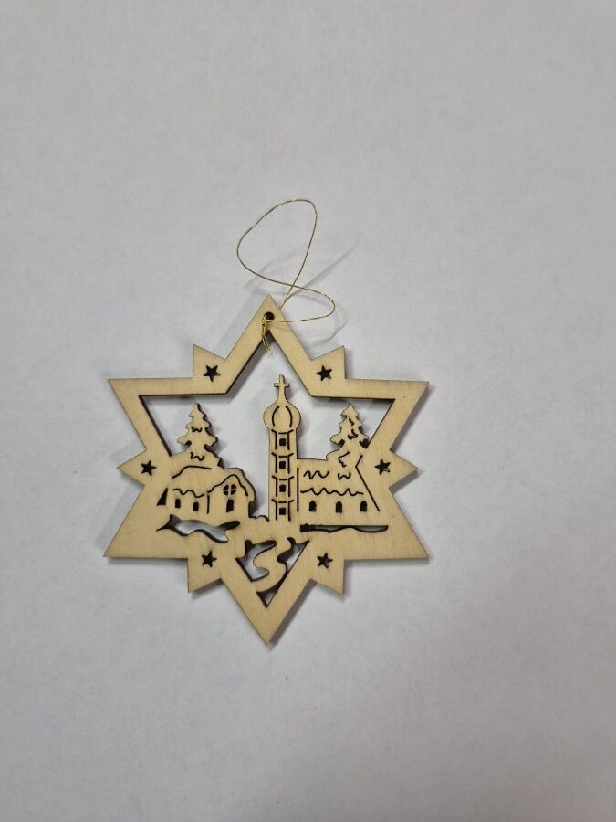 drevena-ozdoba-na-stromecek-hvezda-vesnicka Weihnachtsbaumschmuck aus Holz – Stern – Dorf