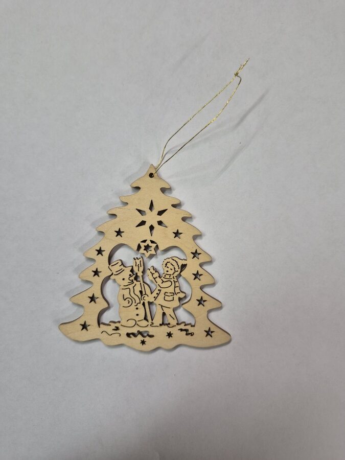 drevena-ozdoba-na-stromecek-stromek-snehulak Weihnachtsbaumschmuck aus Holz – Bäumchen – Schneemann