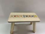 HEROLD-Kinderhocker aus Holz mit Namensschild – Bild 4