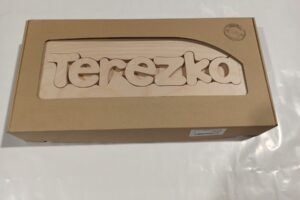 Holzstuhl „CUBS“ mit dem Namen „TEREZKA“