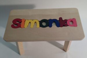 Holzstuhl CUBS mit dem Namen SIMONKA